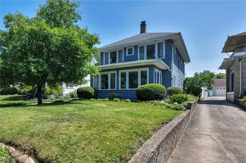 17435 Lake Ave, Lakewood, OH 44107