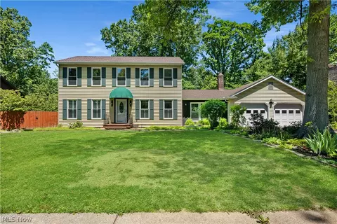 1545 Woodlake Blvd, Stow, OH 44224