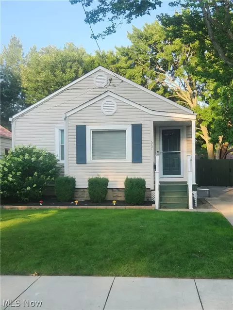 667 Essex St, Akron, OH 44306