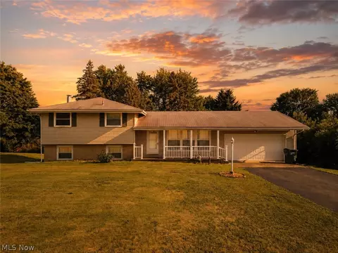 5216 Oakvale St SW, Canton, OH 44706