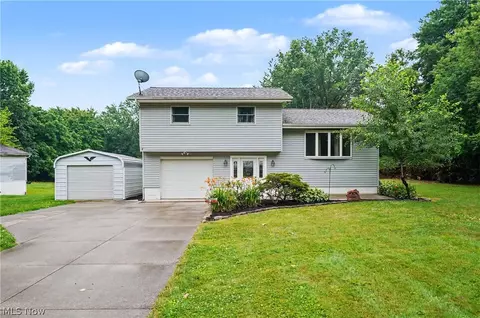 2704 Lyman Dr, New Franklin, OH 44216