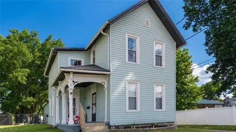 17 E Oak St, Newark, OH 43055