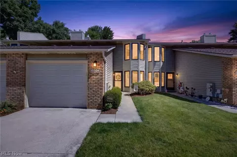 15504 Roxboro Dr, Middleburg Heights, OH 44130