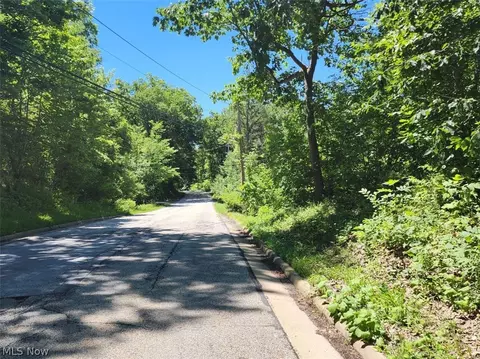 9610 Robinson Rd, Chardon, OH 44024