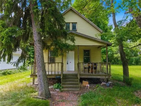 146 Albert St NE, Warren, OH 44483