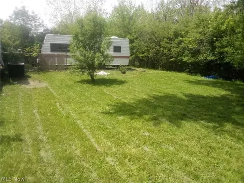 Exterior - 731 16th St, Elyria, OH 44035 photo 6 of 7