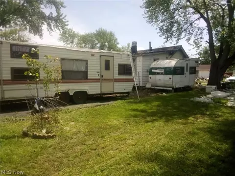 Exterior - 731 16th St, Elyria, OH 44035 photo 2 of 7