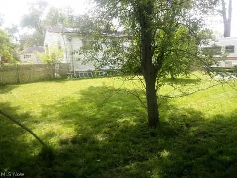 Exterior - 731 16th St, Elyria, OH 44035 photo 7 of 7