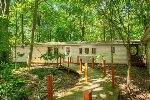 121 Skeleton Rd NW, Dellroy, OH 44620