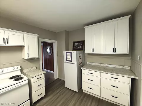 Kitchen - 1420 Bridge St, Ashtabula, OH 44004 photo 4 of 6
