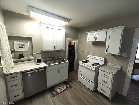 Kitchen - 1420 Bridge St, Ashtabula, OH 44004 photo 3 of 6