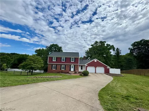 1679 Lakeview Sq NE, Bolivar, OH 44612