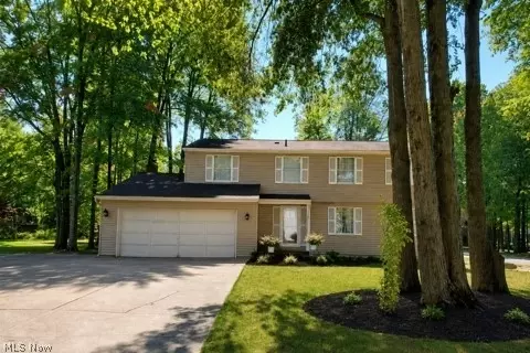 8900 Briarbrook Dr NE, Warren, OH 44484