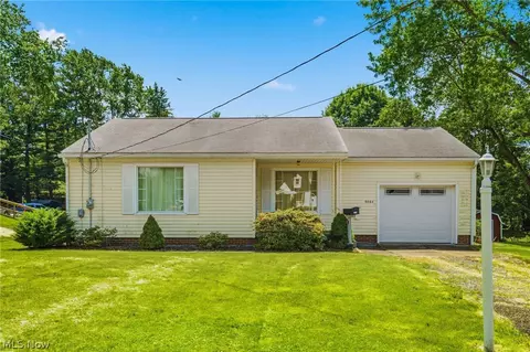 9864 Louisville St NE, Louisville, OH 44641