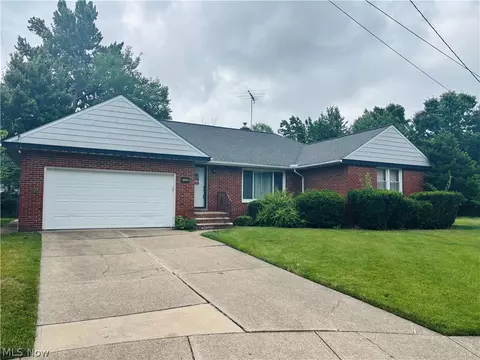 24346 Paradise Ln, Euclid, OH 44123