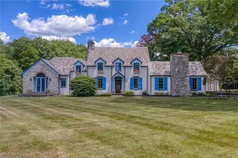 5227 Som Center Rd, Solon, OH 44139