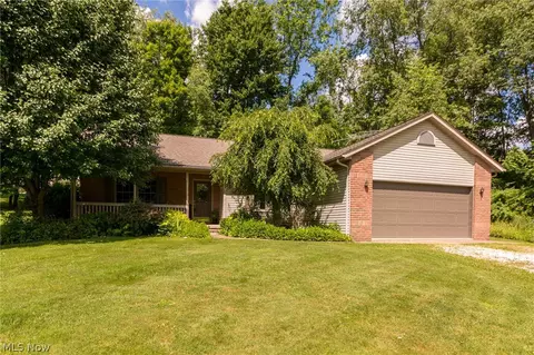 887 Manor Cir, Howard, OH 43028