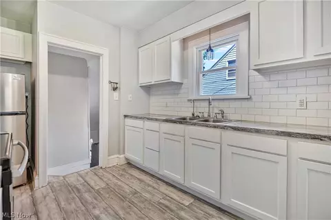 Entry Way - 931 Dan St, Akron, OH 44310 photo 2 of 5