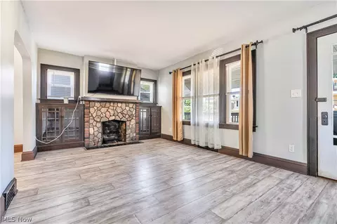 Living - 931 Dan St, Akron, OH 44310 photo 3 of 5