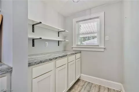 Entry Way - 931 Dan St, Akron, OH 44310 photo 5 of 5