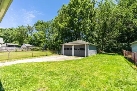 Exterior - 931 Dan St, Akron, OH 44310 photo 4 of 9