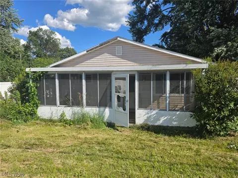 49 E Muskingum Ave, Dresden, OH 43821