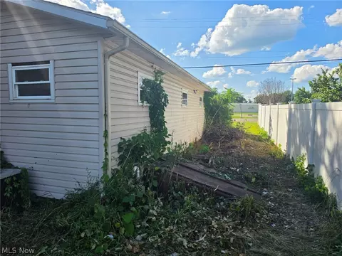 Exterior - 49 E Muskingum Ave, Dresden, OH 43821 photo 1 of 2
