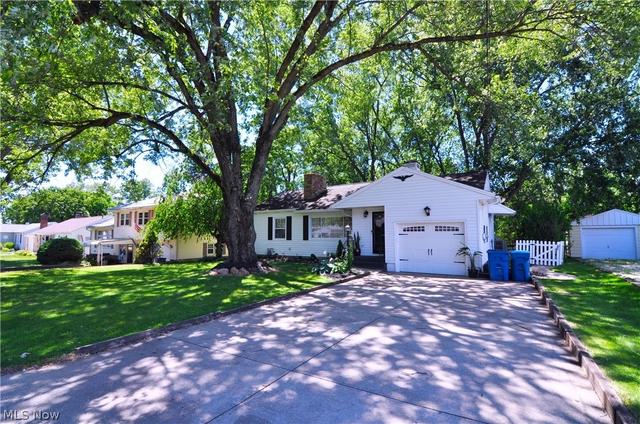 614 Hartzell Dr, Norton, OH 44203