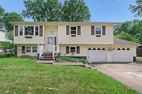 4633 Barrington Dr, Austintown, OH 44515