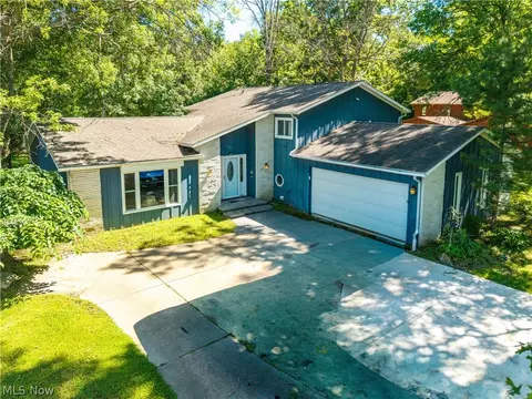 820 Lincoln St, Amherst, OH 44001