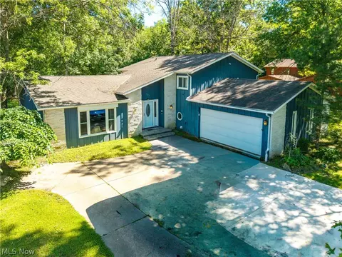 820 Lincoln St, Amherst, OH 44001