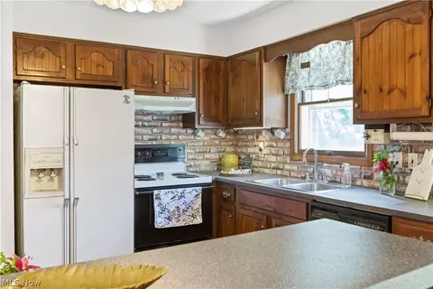 Kitchen - 711 Sabrina Dr, Boardman, OH 44512 photo 1 of 2