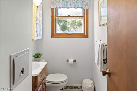 Bath - 711 Sabrina Dr, Boardman, OH 44512 photo 1 of 3