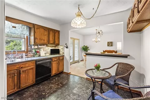 Kitchen - 711 Sabrina Dr, Boardman, OH 44512 photo 2 of 2