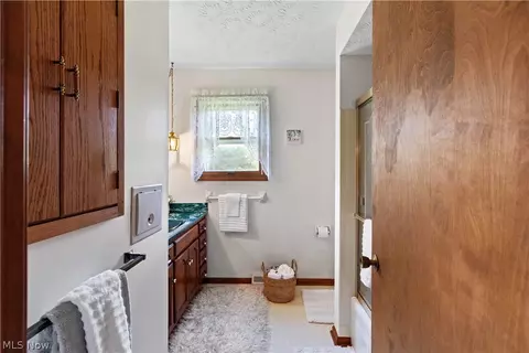 Bath - 711 Sabrina Dr, Boardman, OH 44512 photo 2 of 3