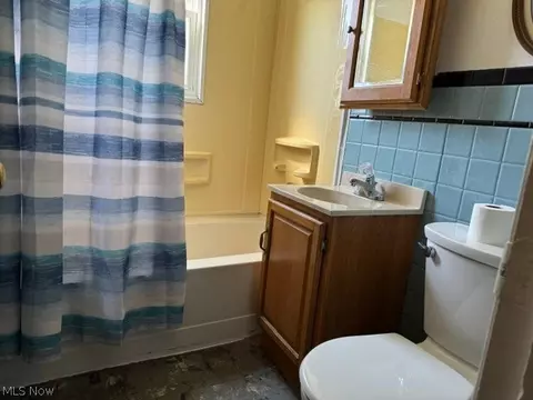 Bath - 920 Norman Ave, Ashtabula, OH 44004 photo 2 of 2