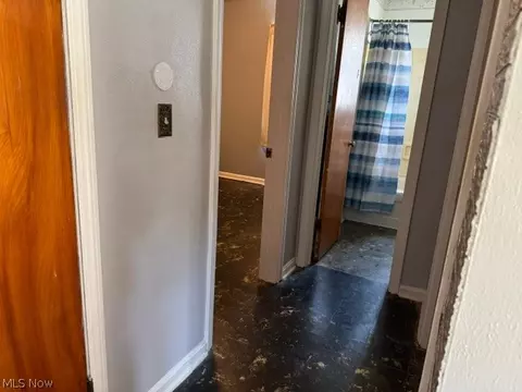 Entry Way - 920 Norman Ave, Ashtabula, OH 44004 photo 2 of 2