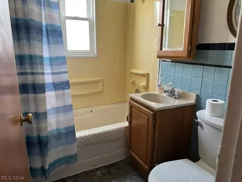 Bath - 920 Norman Ave, Ashtabula, OH 44004 photo 1 of 2