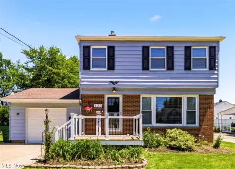 423 E 305th St, Willowick, OH 44095