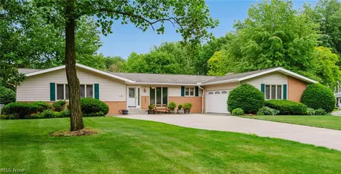 6531 Brighton Dr, North Olmsted, OH 44070