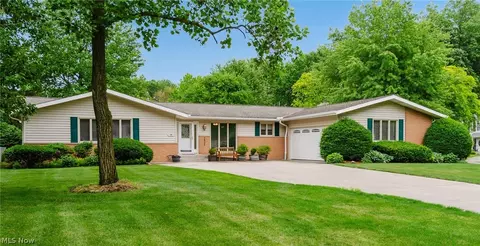 6531 Brighton Dr, North Olmsted, OH 44070