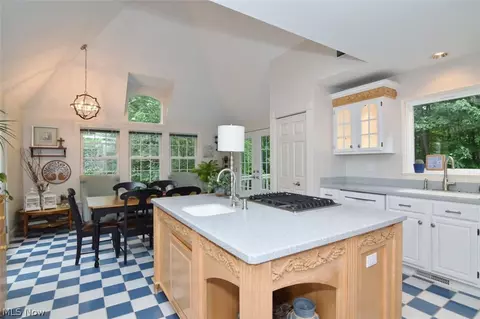 Kitchen - 10370 Pinecrest Rd, Concord Twp, OH 44077 photo 3 of 6