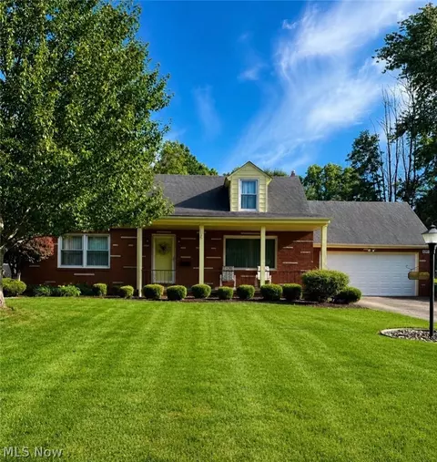 4345 Woodleigh Ln, Youngstown, OH 44511