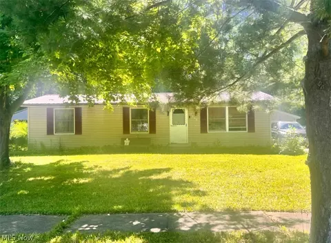 7300 Cliff Dr, Ravenna, OH 44266