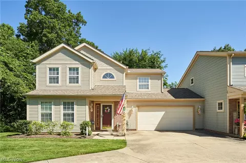 8637 Redtail Ct, Macedonia, OH 44056