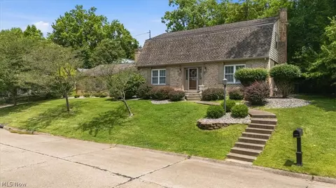 27 Ashwood Pl, Vienna, WV 26105