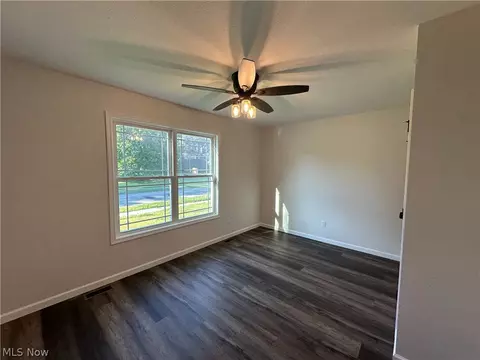 Living - 16 E Haywood Ave, Struthers, OH 44471 photo 3 of 3