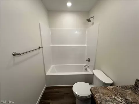 Bath - 16 E Haywood Ave, Struthers, OH 44471 photo 2 of 3