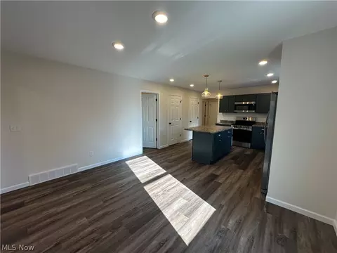 Living - 16 E Haywood Ave, Struthers, OH 44471 photo 2 of 3