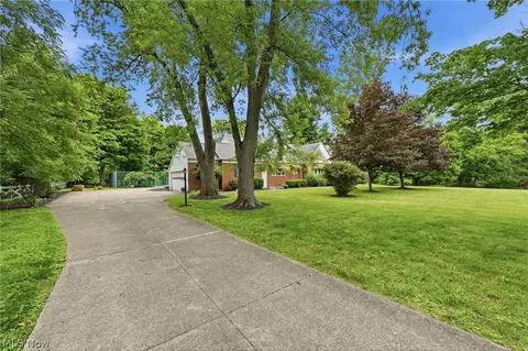 6975 Columbia Rd, Olmsted Falls, OH 44138